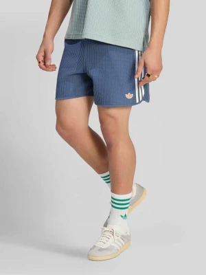 Szorty o kroju relaxed fit z dodatkiem bawełny adidas Originals