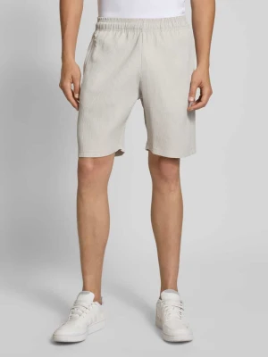 Szorty o kroju relaxed fit z plisami model ‘TROY’ Pegador