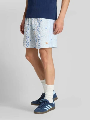 Szorty o kroju relaxed fit z seersucker adidas Originals Jasnoniebieski