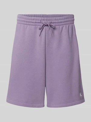 Szorty o kroju relaxed fit z wyhaftowanym logo New Balance