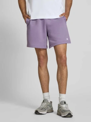 Szorty o kroju relaxed fit z wyhaftowanym logo New Balance