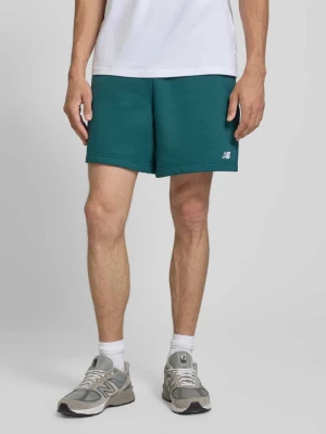 Szorty o kroju relaxed fit z wyhaftowanym logo New Balance