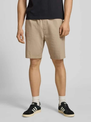 Szorty o kroju straight fit z kieszenią z tyłu REVIEW