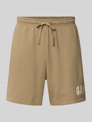 Szorty o kroju straight fit z wyhaftowanym logo model 'Arch' GAP