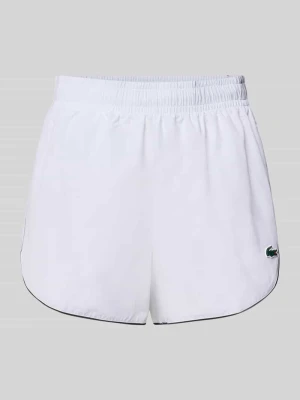 Szorty sportowe o kroju regular fit z elastycznym pasem Lacoste Biały