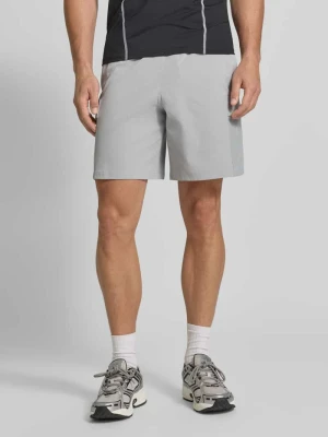 Szorty sportowe o kroju regular fit z kieszenią cargo model 'Unstoppable Airvent' Under Armour Średnioszary