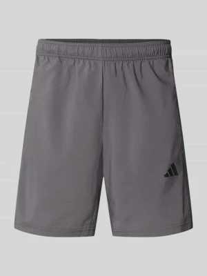 Szorty sportowe o kroju regular fit z nadrukiem z logo model 'WE BAS 3SWV SH' Adidas Ciemnoszary