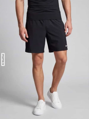 Szorty sportowe o kroju regular fit z nadrukiem z logo Nike Czarny
