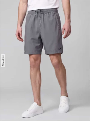 Szorty sportowe o kroju regular fit z nadrukiem z logo Nike Średnioszary