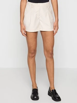 Szorty Vero Moda mleczny