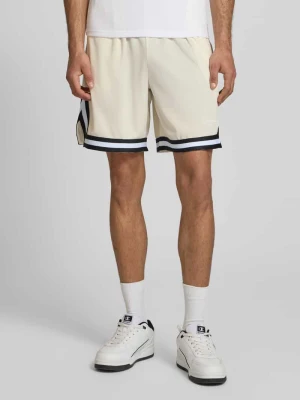 Szorty w kroju regular fit z elastycznym pasem Karl Kani