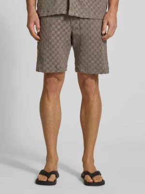 Szorty w kroju regular fit z naszywką z logo lindbergh