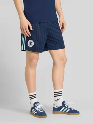 Szorty w trykotowym stylu o kroju loose fit z aplikacją dfb adidas Originals
