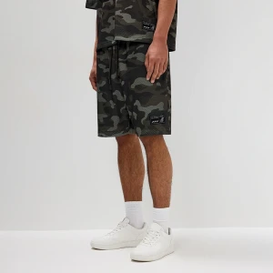 Szorty we wzór moro z siateczkowej dzianiny House