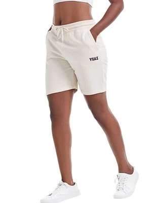 Szorty Yeaz