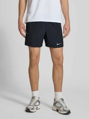 Szorty z bocznymi wpuszczanymi kieszeniami i nadrukiem z logo Nike Training