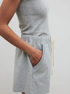 Szorty z delikatnej prążkowanej dzianiny w kolorze GREY MELANGE - ALPO-L Marsala