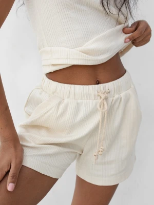 Szorty z delikatnej prążkowanej dzianiny w kolorze WARM BEIGE - ALPO Marsala