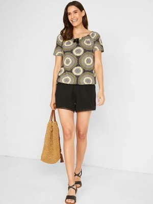 Szorty z dżerseju z wygodnym paskiem i koronką, z mieszanki wiskozy bonprix