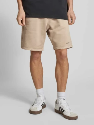 Szorty z dzianiny dresowej o kroju regular fit z detalem z logo Pegador Beżowy