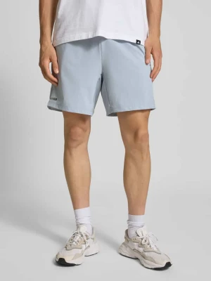 Szorty z dzianiny dresowej o kroju regular fit z elastycznym pasem model ‘Halsil’ Adidas Jasnoszary