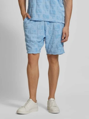 Szorty z dzianiny dresowej o kroju regular fit z fakturowanym wzorem model ‘BEACHWEAR’ carlo colucci