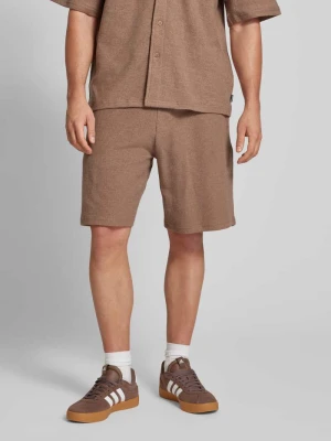 Szorty z dzianiny dresowej o kroju regular fit z fakturowanym wzorem REVIEW