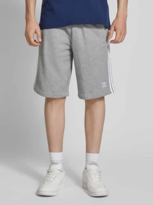 Szorty z dzianiny dresowej o kroju regular fit z wyhaftowanym logo adidas Originals