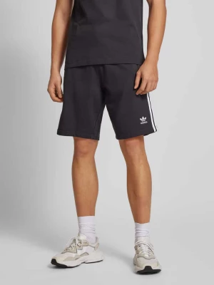 Szorty z dzianiny dresowej o kroju regular fit z wyhaftowanym logo adidas Originals