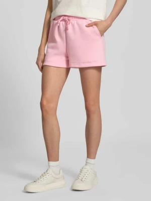 Szorty z dzianiny dresowej o kroju regular fit z wyhaftowanym logo Colourful Rebel