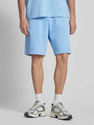 Szorty z dzianiny dresowej o kroju relaxed fit z wyhaftowanym logo REVIEW