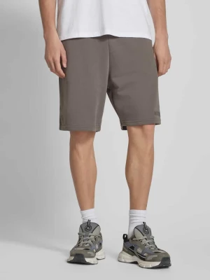 Szorty z dzianiny dresowej o kroju relaxed fit z wyhaftowanym logo REVIEW
