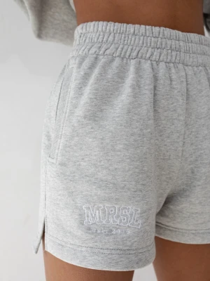 Szorty z dzianiny dresowej z haftem MRSL w kolorze LIGHT GREY MELANGE - LE PETIT-L Marsala