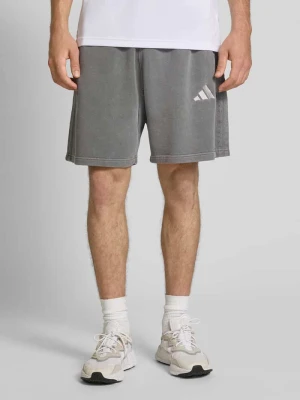Szorty z dzianiny dresowej z wyhaftowanym logo adidas Sportswear