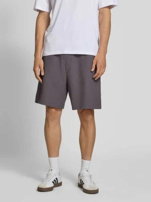 Szorty z fakturowanym wzorem REVIEW