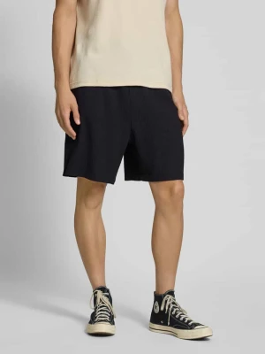 Szorty z fakturowanym wzorem REVIEW