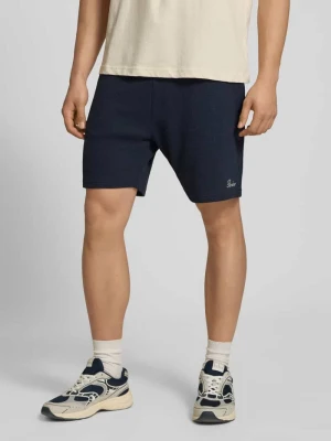 szorty z fakturowanym wzorem REVIEW