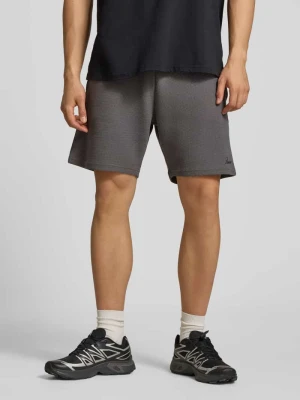 szorty z fakturowanym wzorem REVIEW