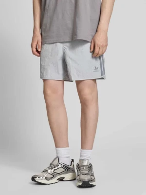Szorty z wyhaftowanym logo adidas Originals