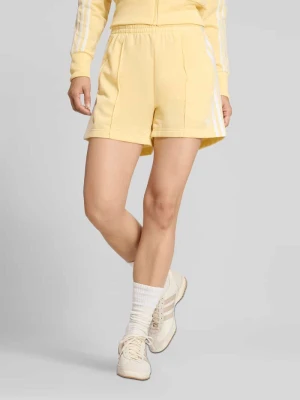 Szorty z wyhaftowanym logo model 'FIREBIRD CLASSIC' adidas Originals