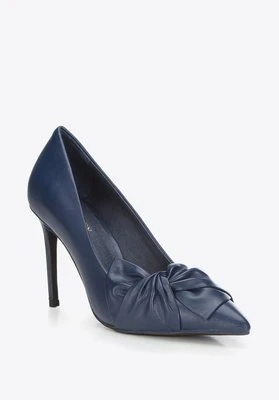 Szpilki skórzane z marszczoną ozdobą Wittchen