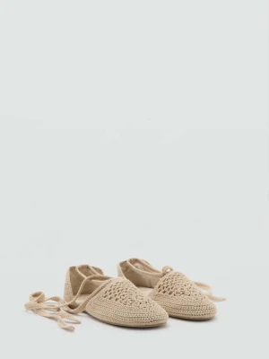 Szydełkowe sandały z wiązaniem beżowy - Kobieta - - MANGO