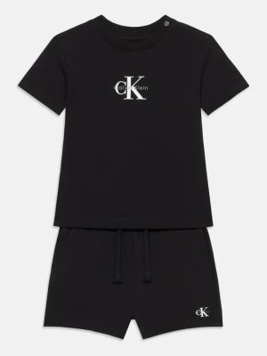 T-shirt basic Calvin Klein Jeans czarny