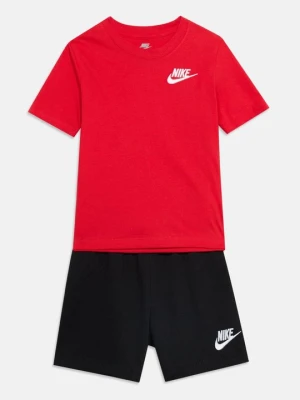 T-shirt basic Nike czerwony