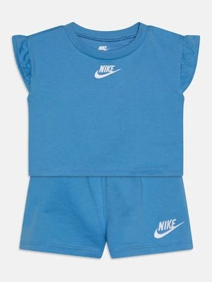 T-shirt basic Nike niebieski