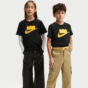 Zdjęcie produktu T-shirt dla dużych dzieci z logo z kolekcji Nike x LEGO® - Czerń