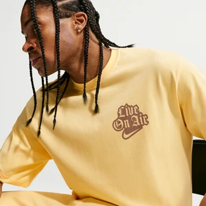 T-shirt męski Nike Solo Swoosh - Żółty