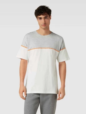 T-shirt o dwukolorowym designie model ‘TALBOT’ Guess Activewear