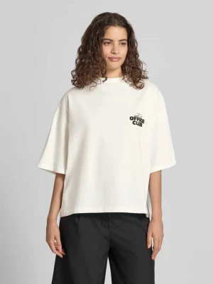 t-shirt o kroju krótkim oversized z nadrukiem z logo Karo Kauer Złamany biały