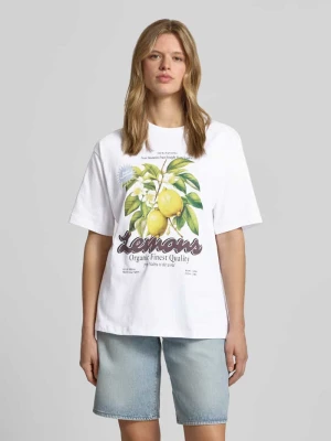 t-shirt o kroju loose fit z nadrukiem z motywem model 'MILLOW' JJXX